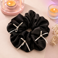 Colet Elegante Negro con Cinta Blanca