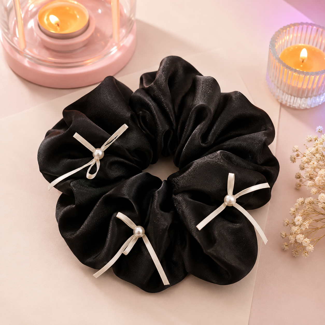 Colet Elegante Negro con Cinta Blanca